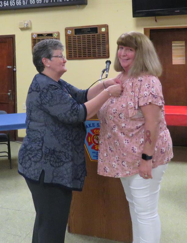 2020 AACVFALA President Tracey Gearhart being pinned by Past President Jane F. Huffman